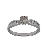 01_IHRSCHMUCK_Solitär Verlobungsring Vorsteckring, 750er Weißgold, Brillant round cut und Diamanten Seitlich