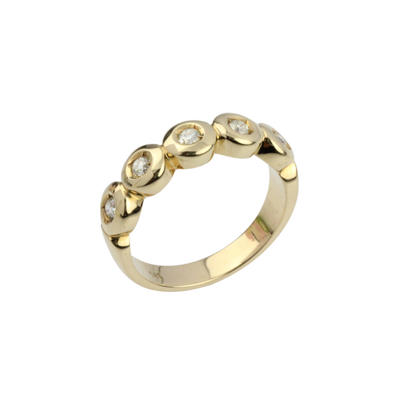 01_IHRSCHMUCK_Halb Memoryring mit 5 rundgefassten Brillanten