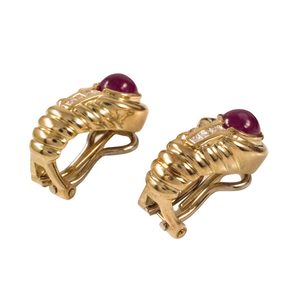 02_Stecker Ohrclips, 585er Gelbgold mit Diamanten in Princes Schliff und Rubinen Cabochon