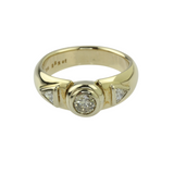 750er Gelbgoldring mit Dreieckdiamanten und champagner farbigem Brillant